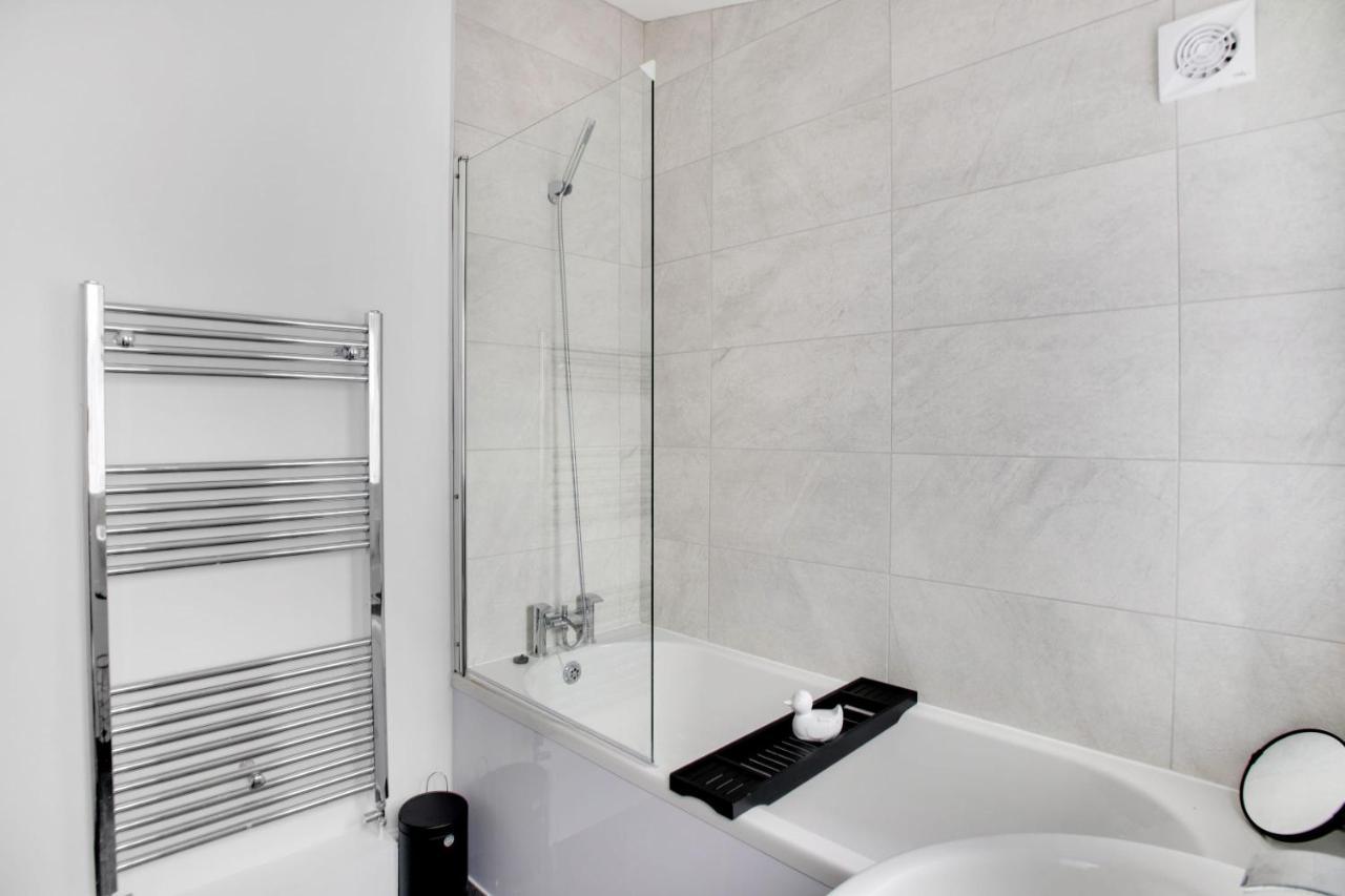 Stunning 4-Bedroom, 2 Bathrooms In Sunderland Sunderland  Exterior photo
