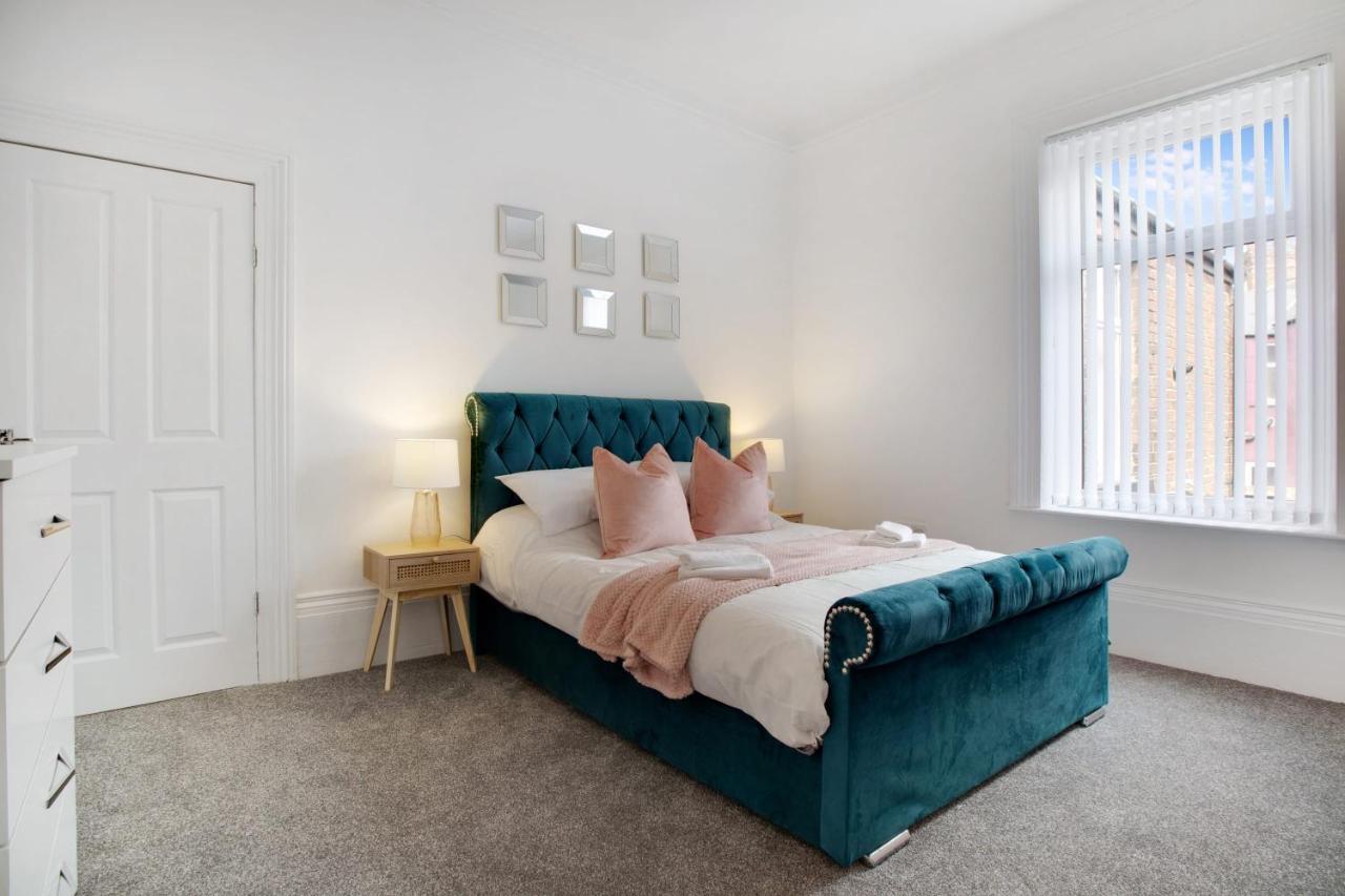 Stunning 4-Bedroom, 2 Bathrooms In Sunderland Sunderland  Exterior photo